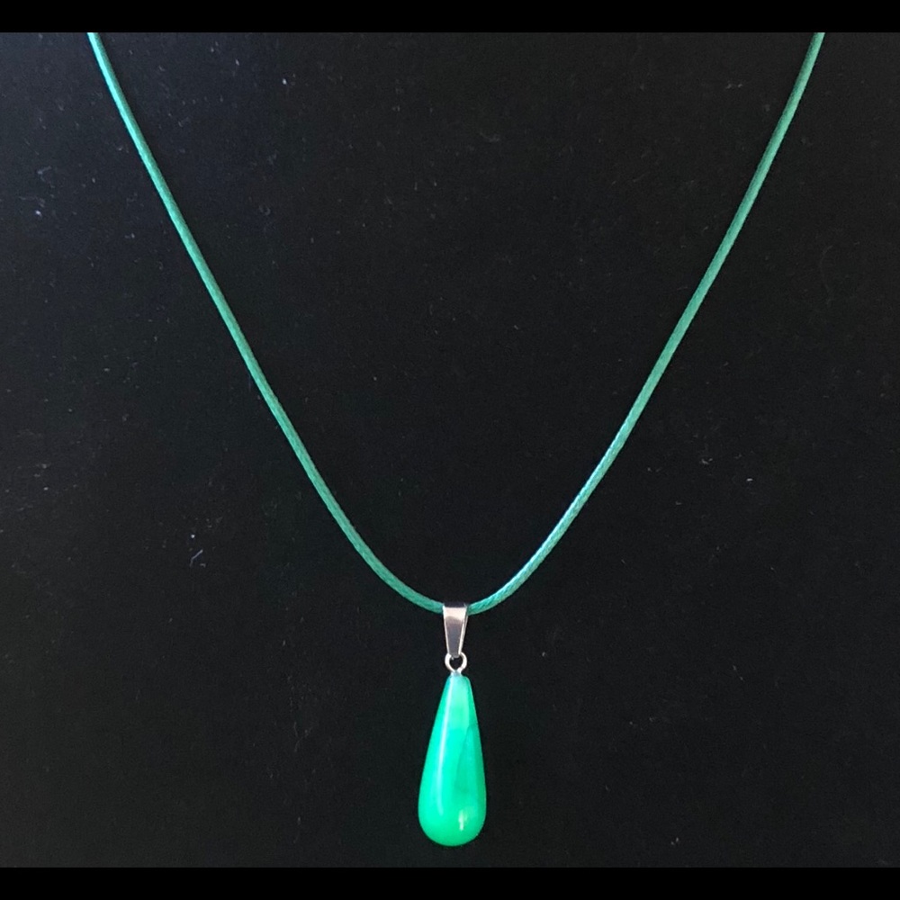 Simple PENDANT Necklace - Picture 4 of 4